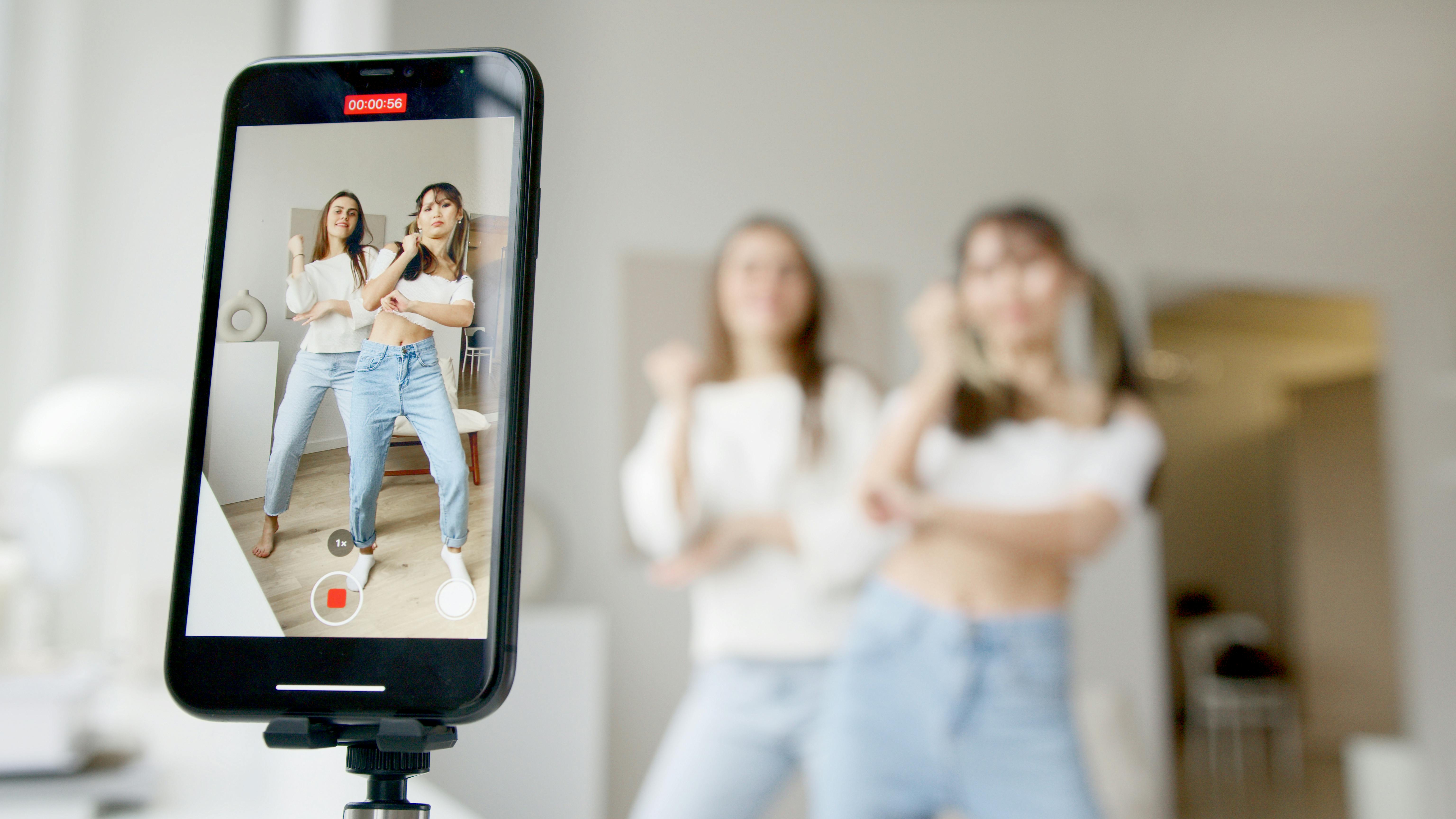 What Is Influencer Marketing? (And Why It's Losing Ground to Theme Pages + UGC)